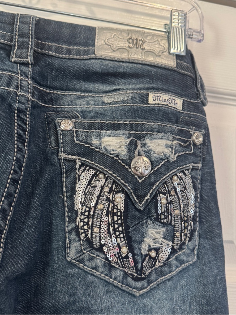 Miss Me Los Angeles Woman’s Distressed Jeans Size 26 Mid Rise Boot Cut Inseam 33